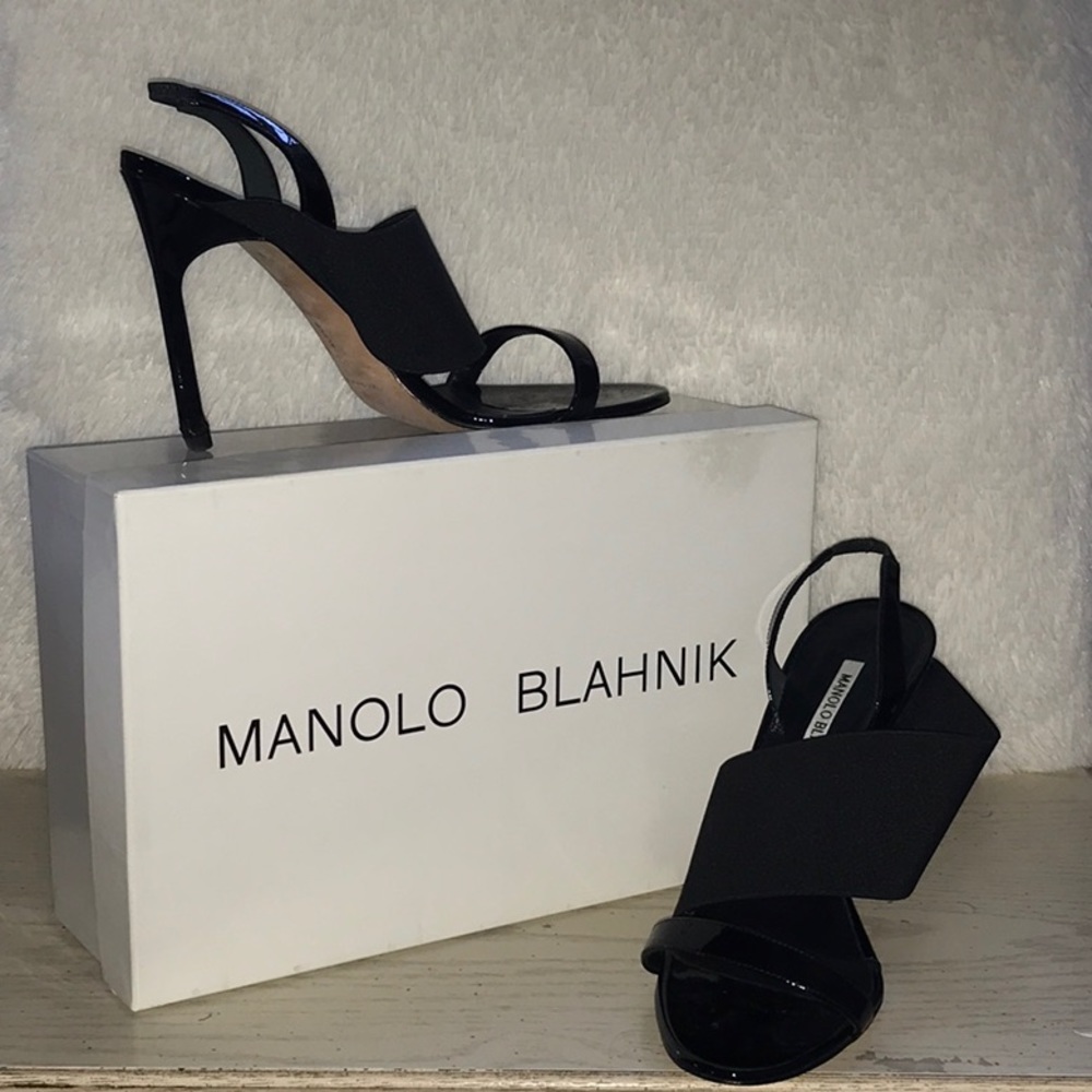 Manolo Blahnik patent pump w/ elastic strap -38.5B